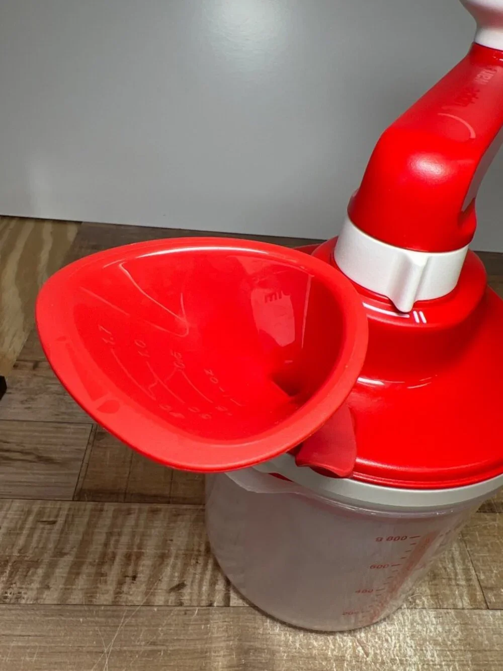 Tupperware Whip N Mix Chef Mixer Batter Bowl 5 Cups 1.2L